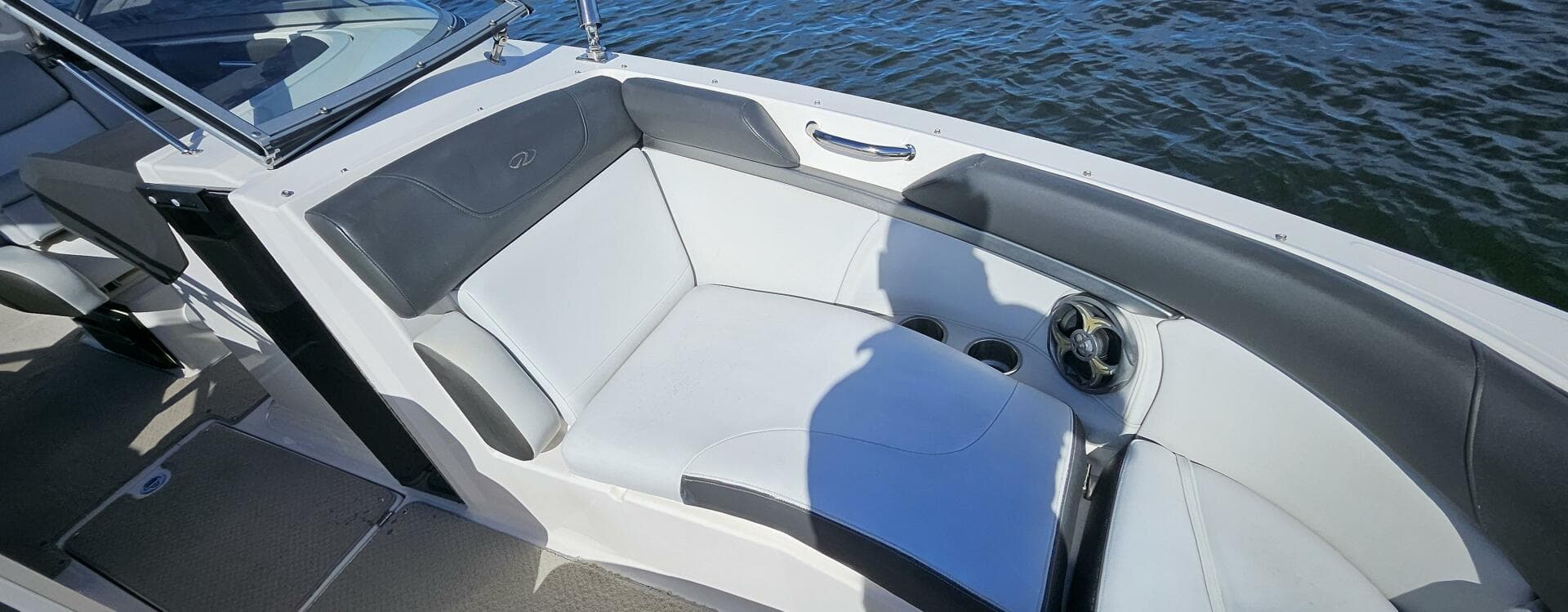 2010 Regal 2700 — photo 7