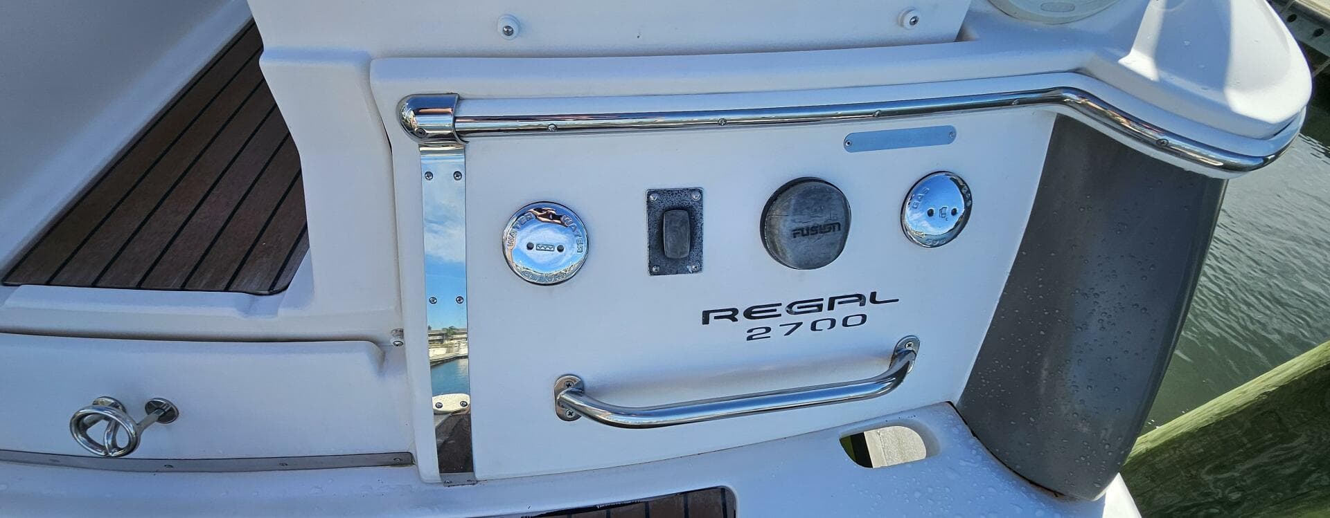 2010 Regal 2700 — photo 41