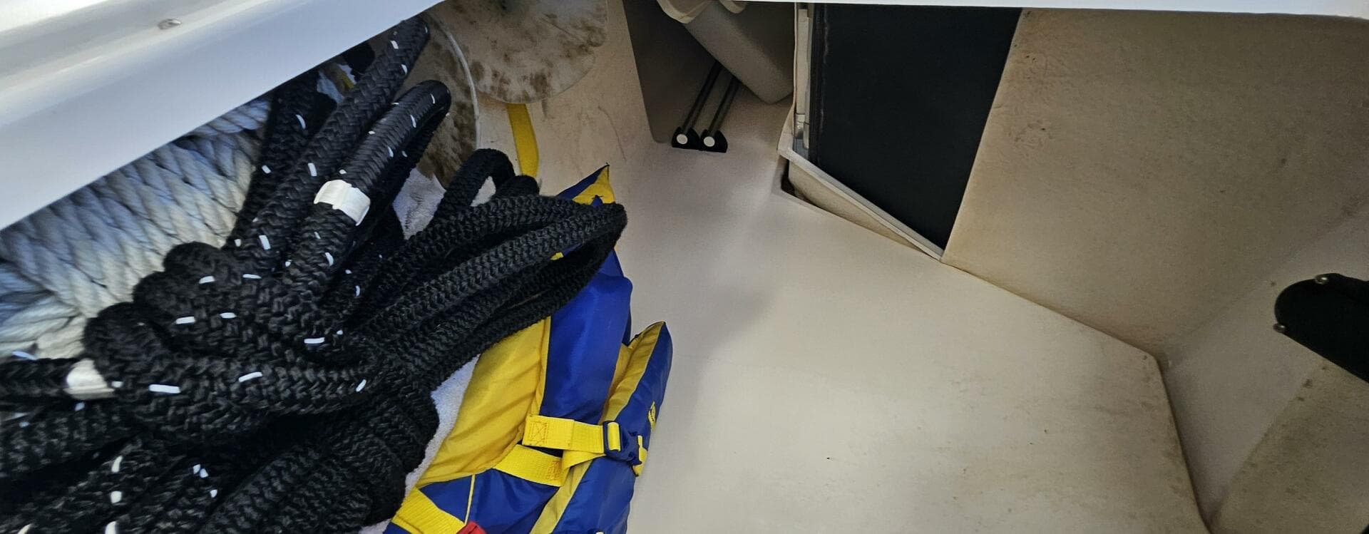 2010 Regal 2700 — photo 20