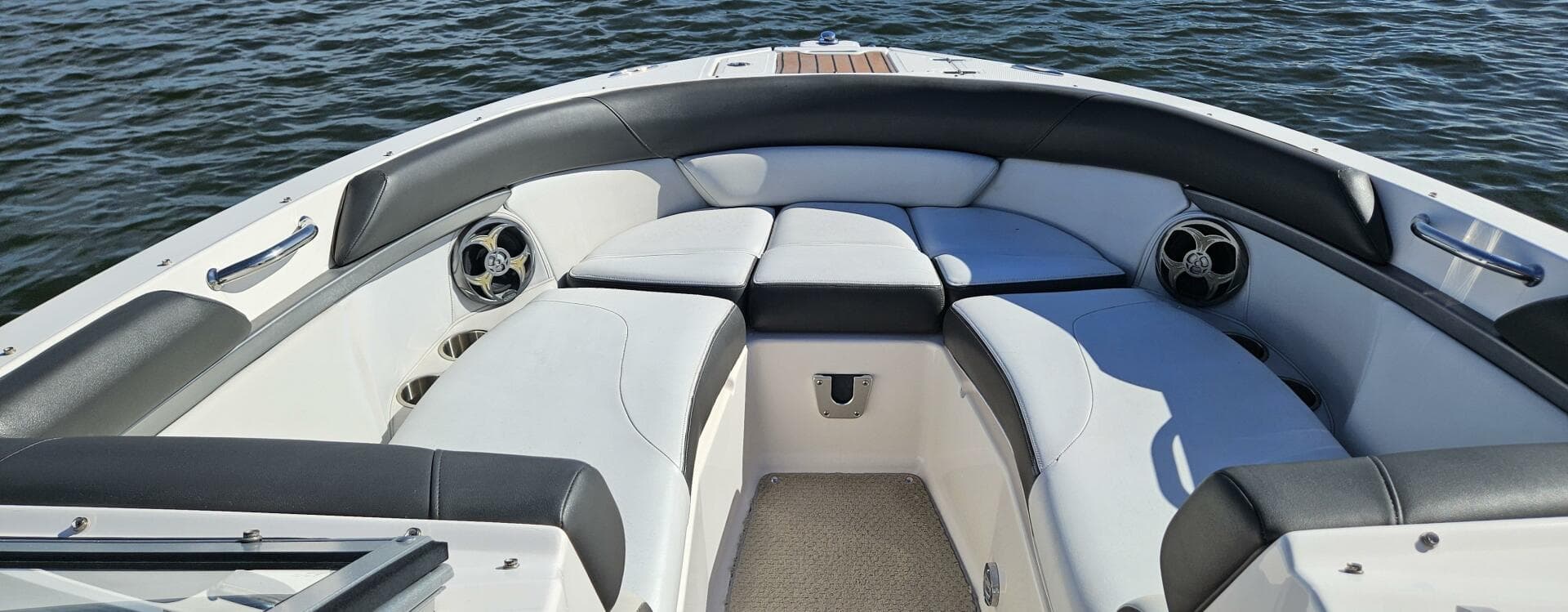 2010 Regal 2700 — photo 3