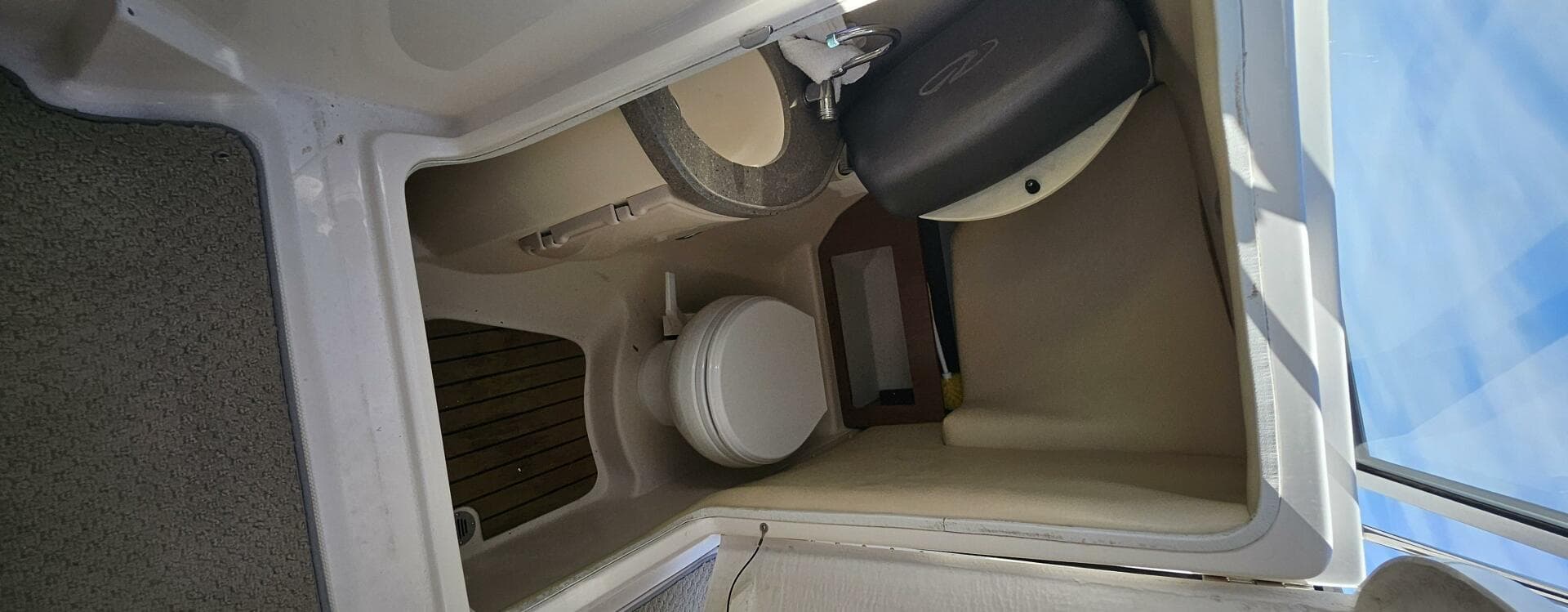 2010 Regal 2700 — photo 19