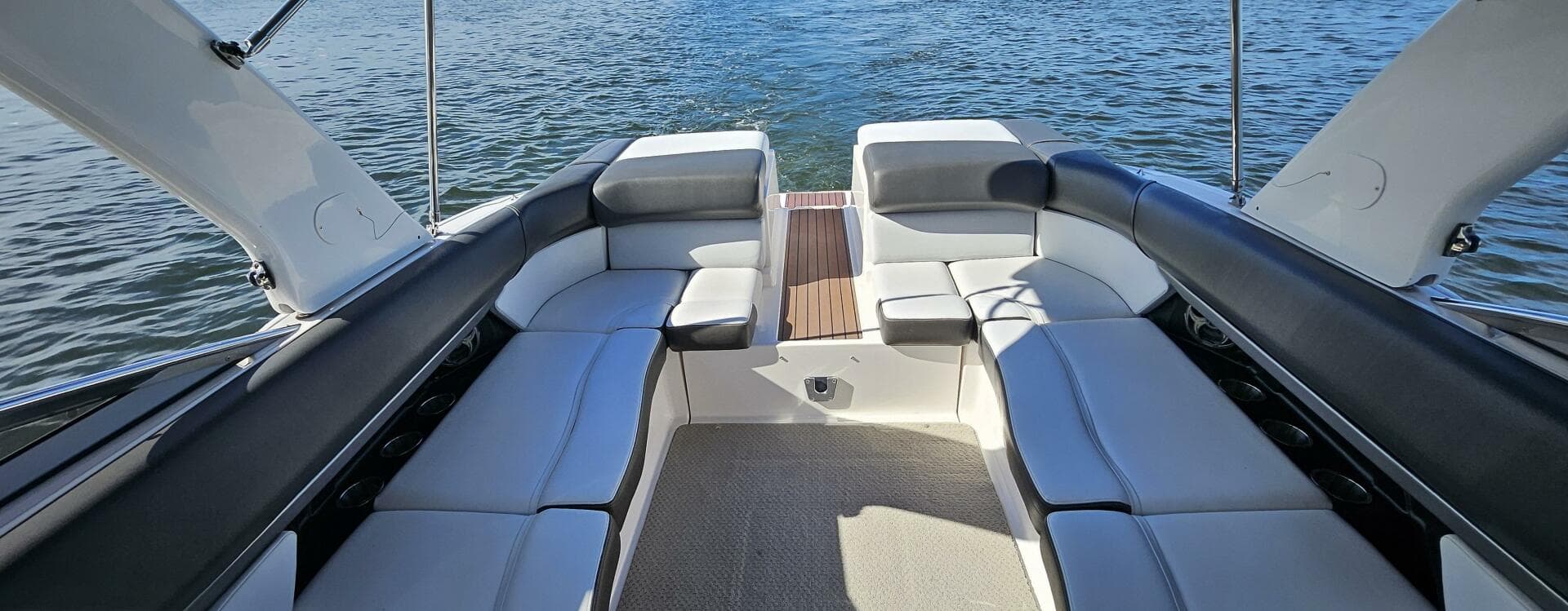 2010 Regal 2700 — photo 8