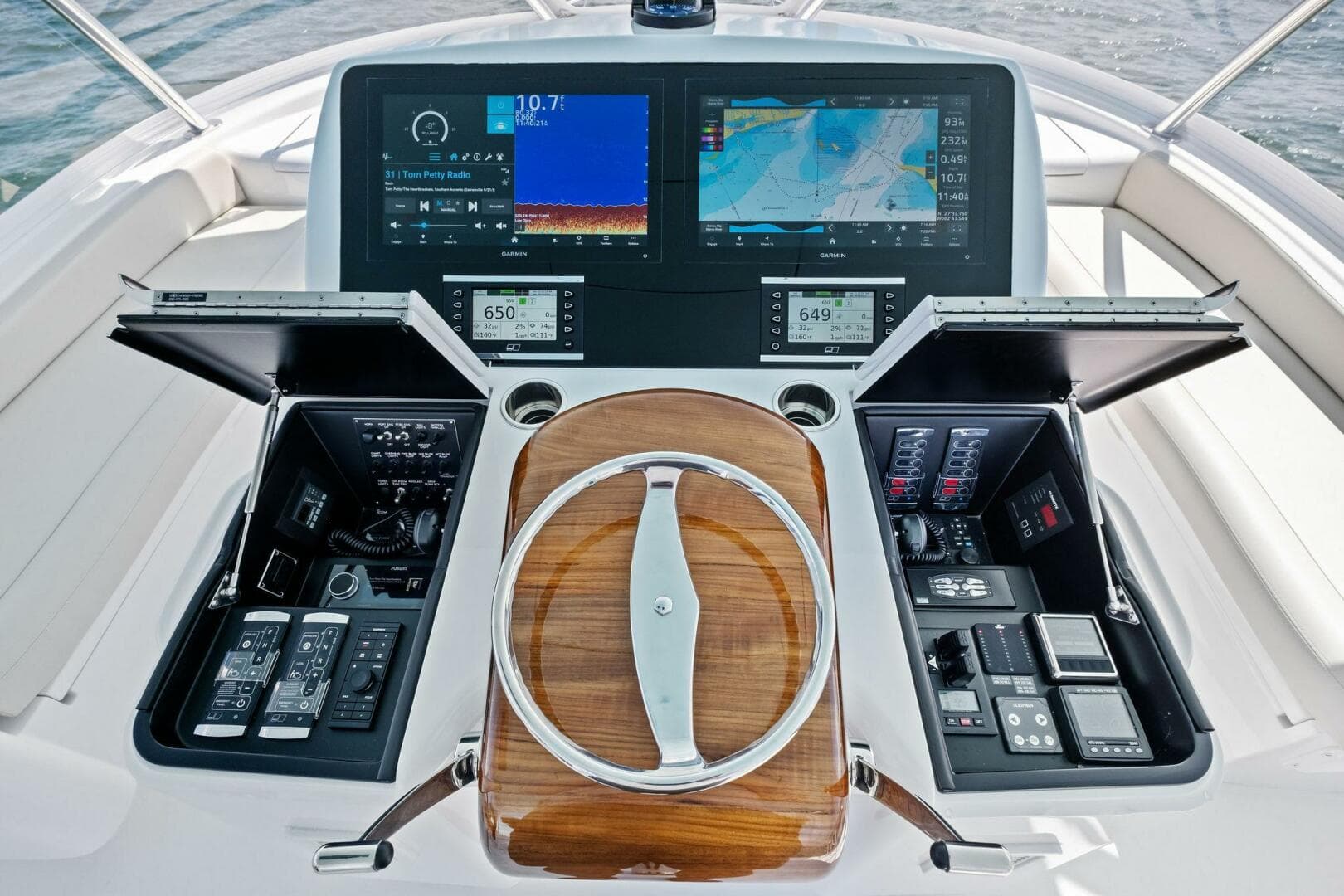 2025 Viking 58 Convertible — photo 35