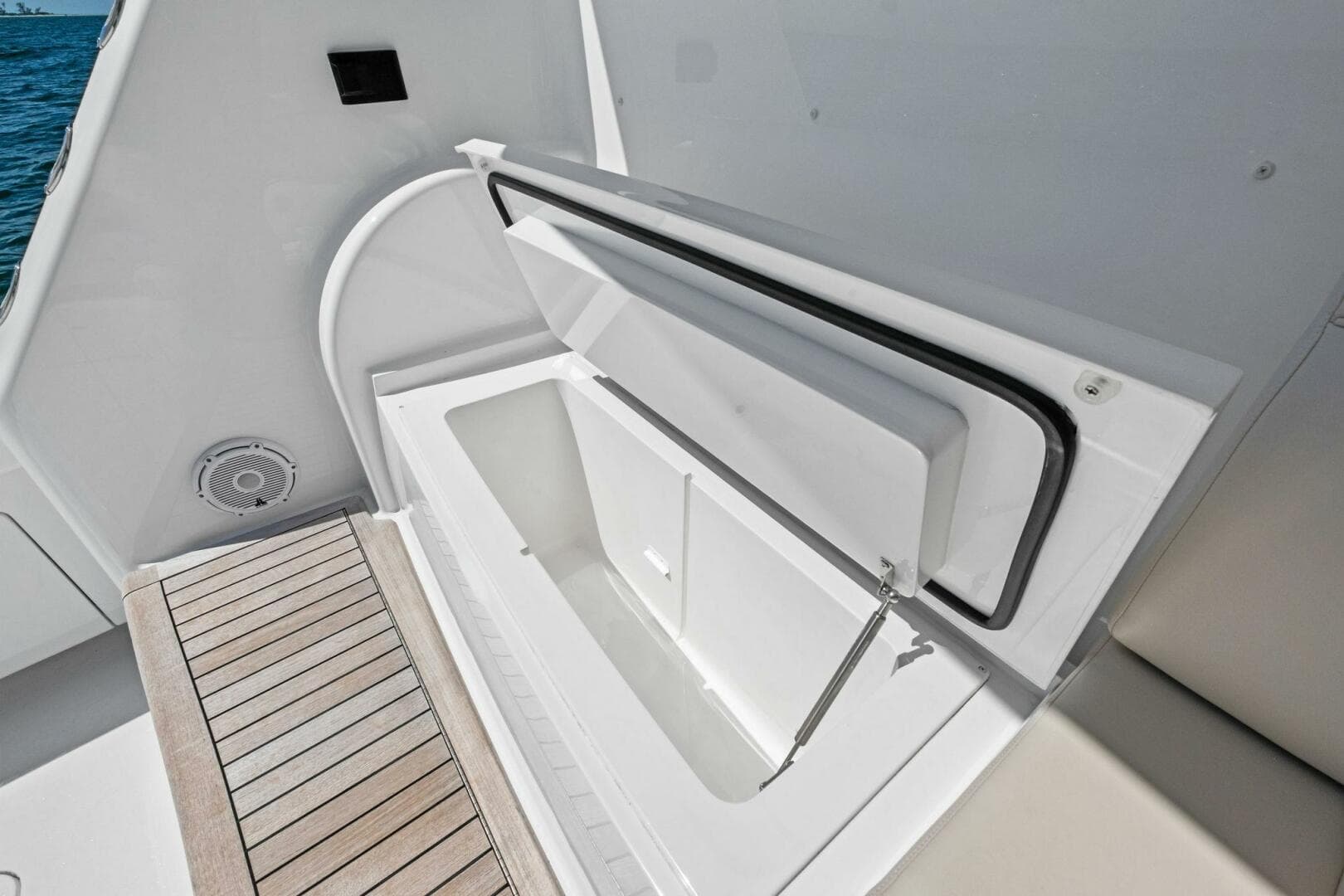 2025 Viking 58 Convertible — photo 48