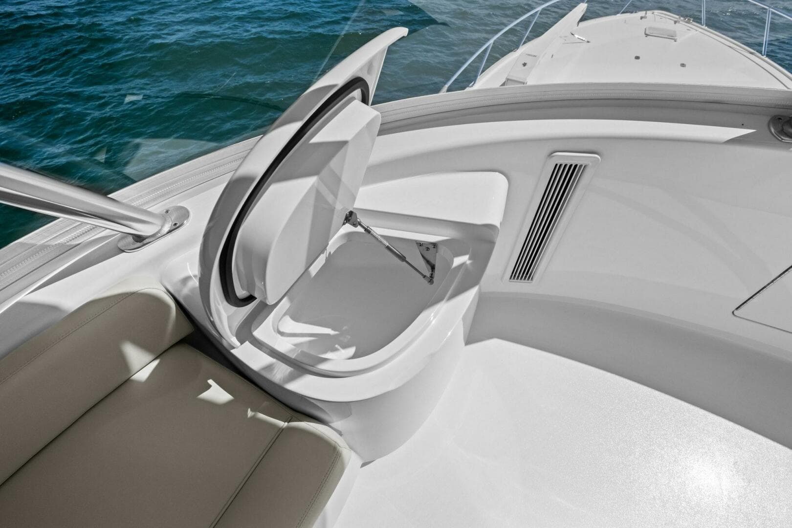 2025 Viking 58 Convertible — photo 39