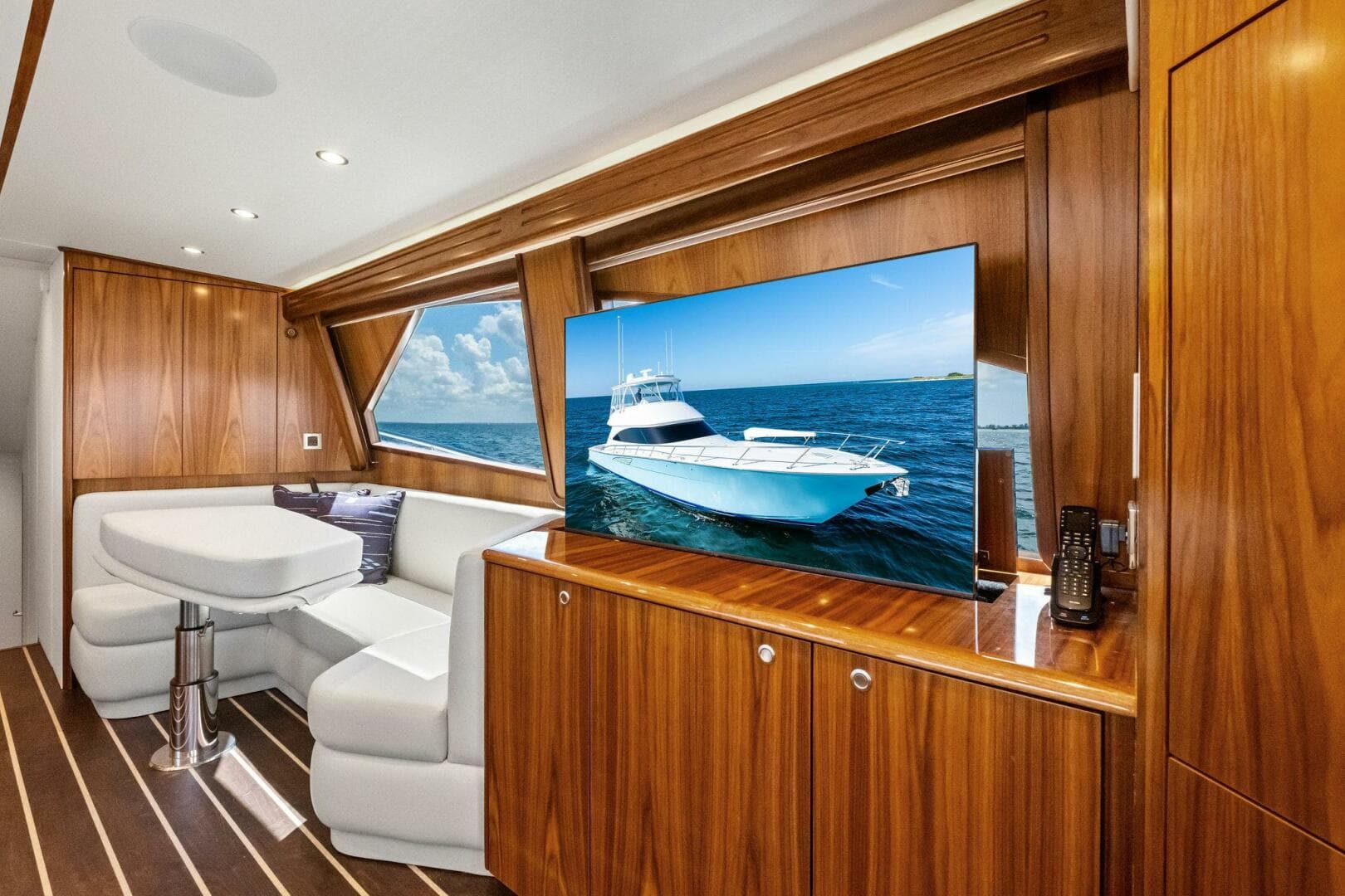 2025 Viking 58 Convertible — photo 14