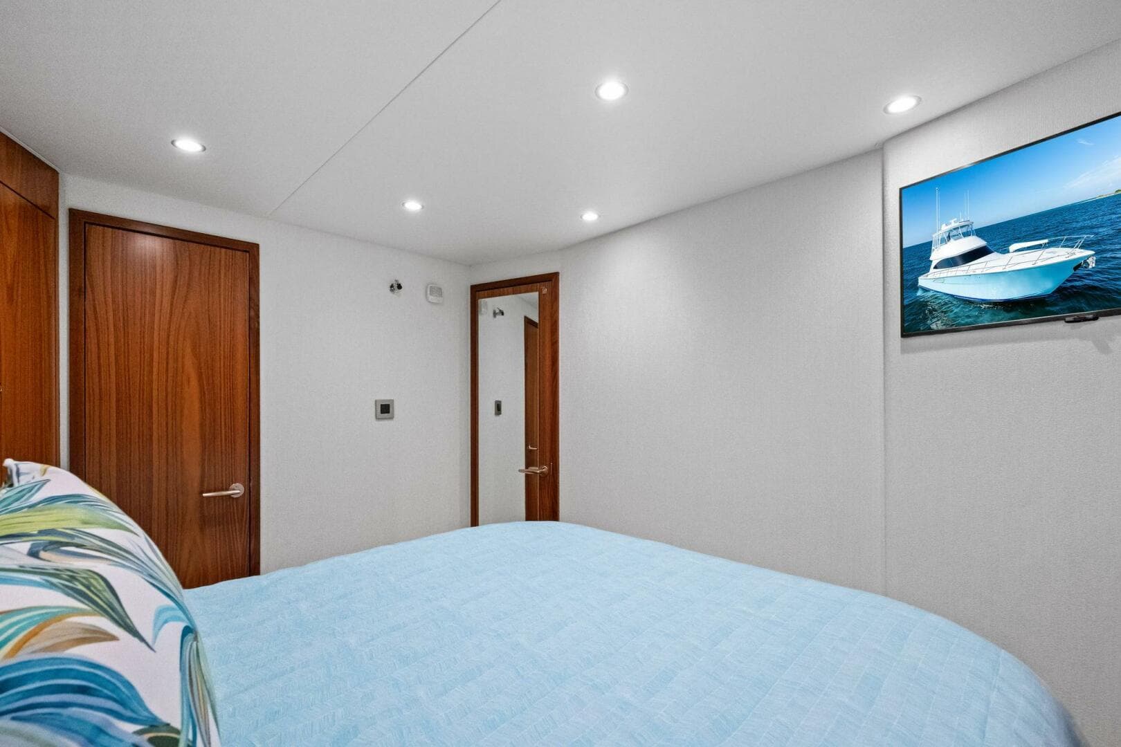 2025 Viking 58 Convertible — photo 20