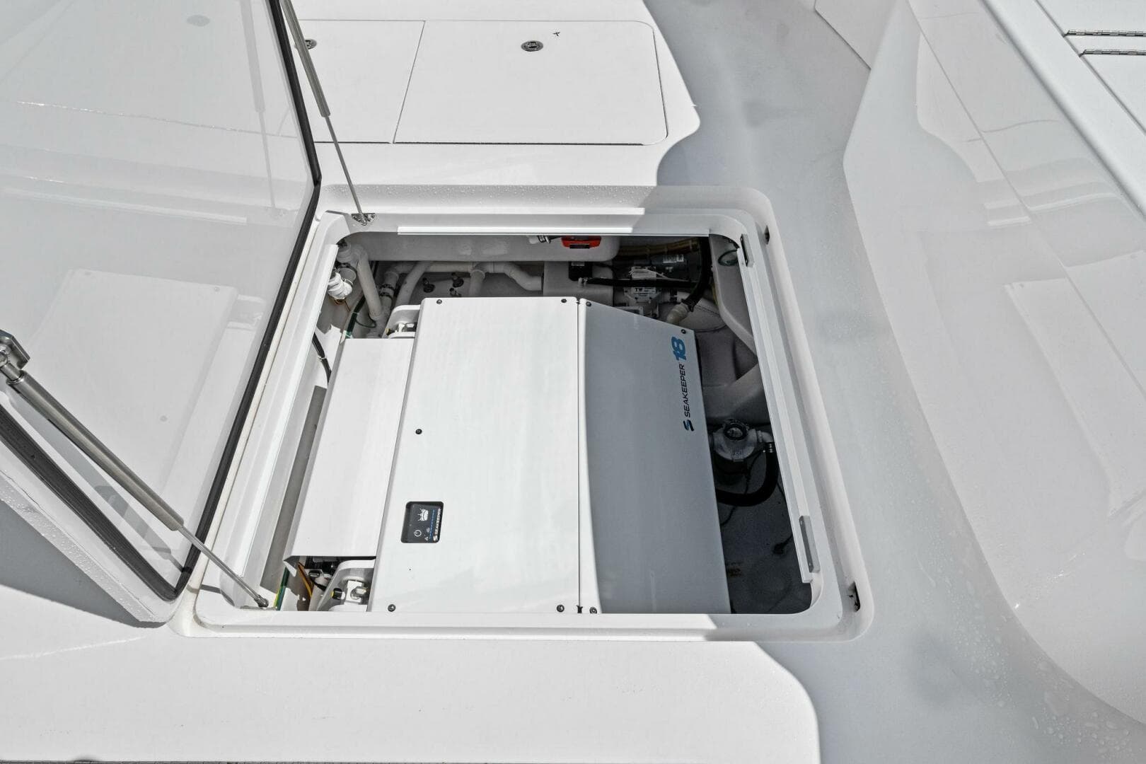 2025 Viking 58 Convertible — photo 45