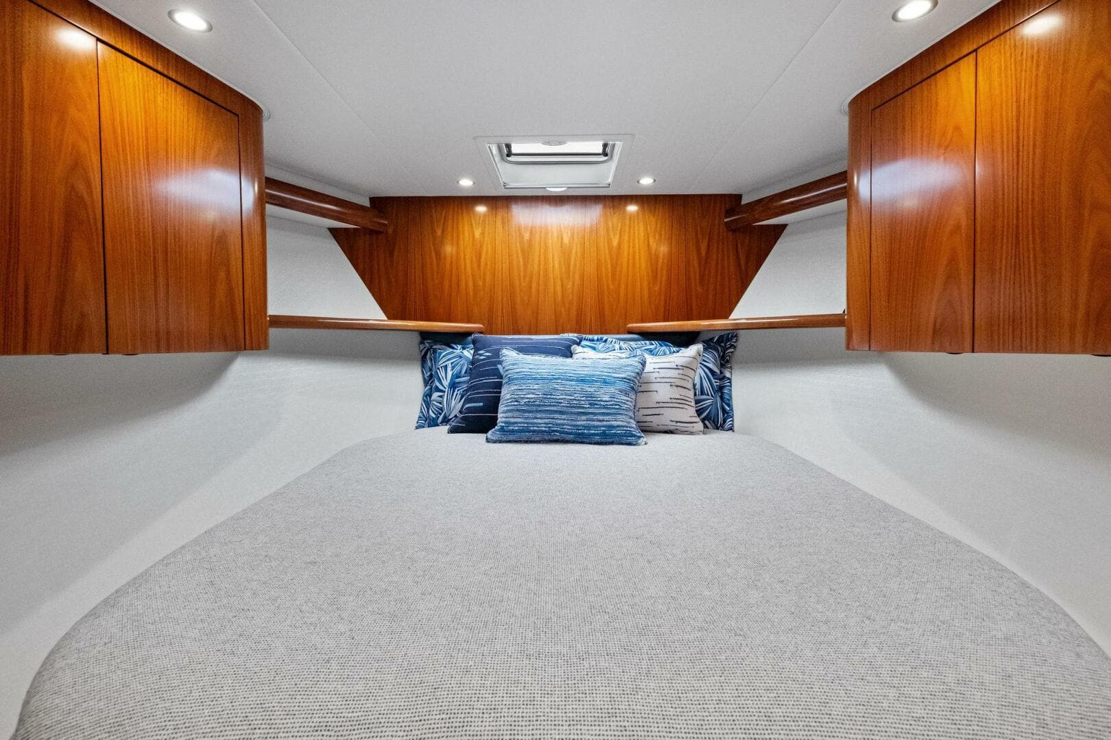 2025 Viking 58 Convertible — photo 23