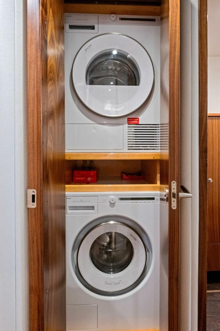 2025 Viking 58 Convertible — photo 29