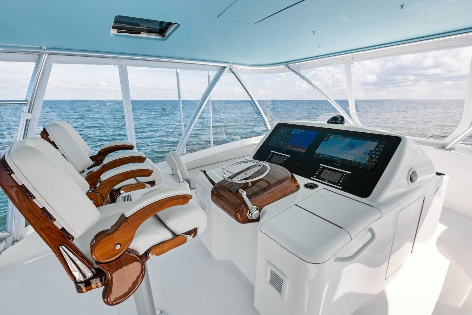 2025 Viking 58 Convertible — photo 2