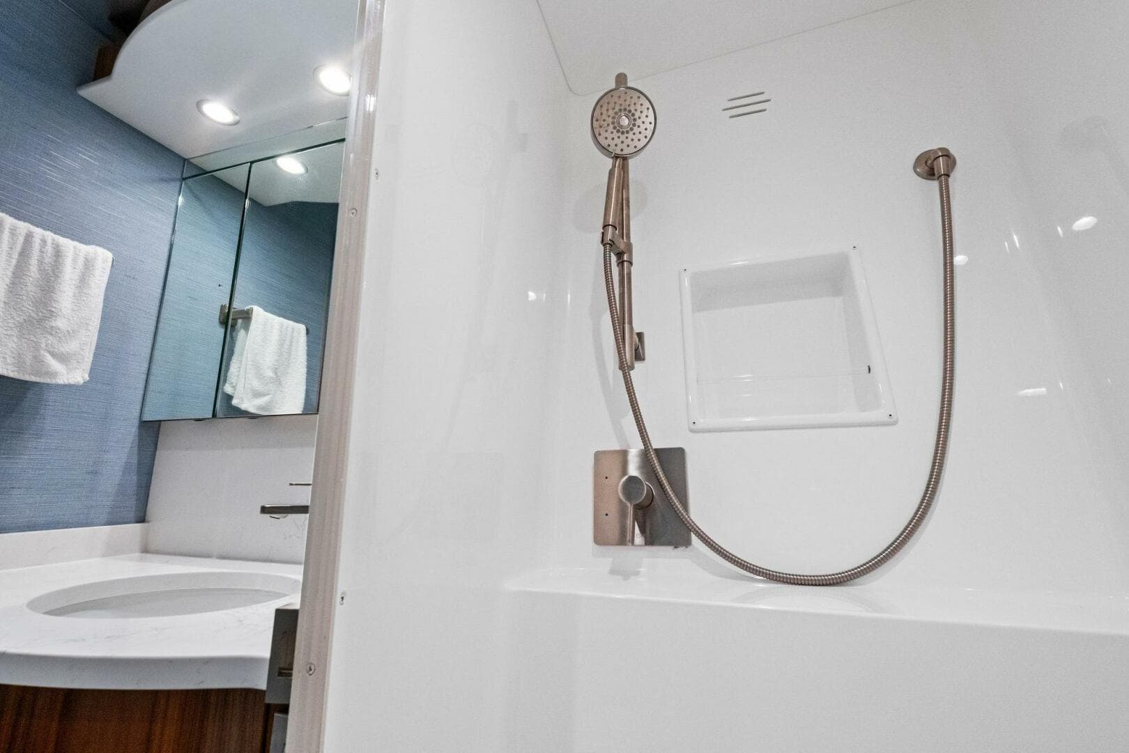 2025 Viking 58 Convertible — photo 22