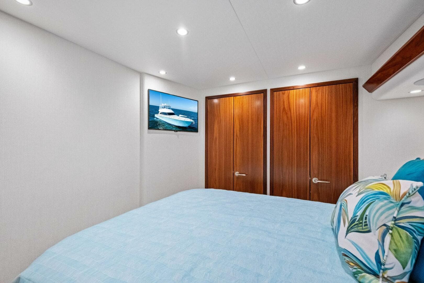 2025 Viking 58 Convertible — photo 19