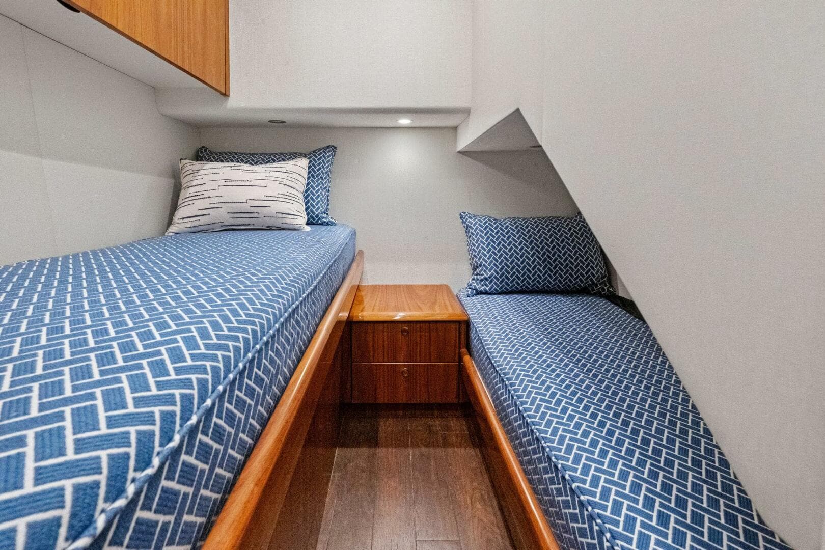 2025 Viking 58 Convertible — photo 27