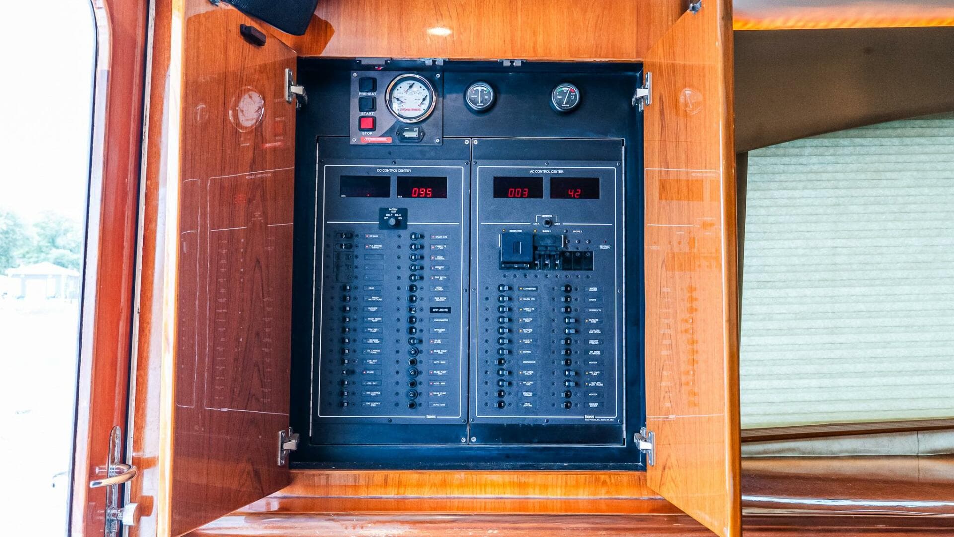 2003 Egg Harbor 42 Convertible — photo 19