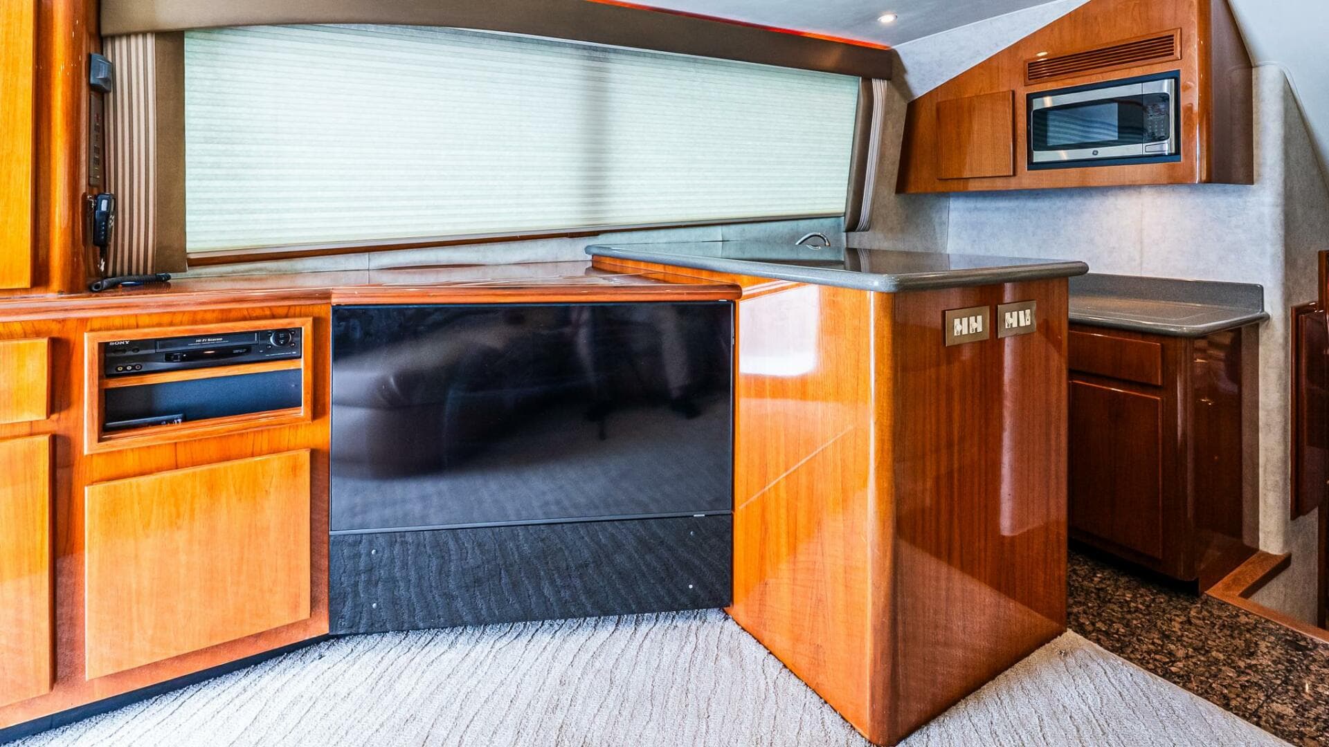 2003 Egg Harbor 42 Convertible — photo 17