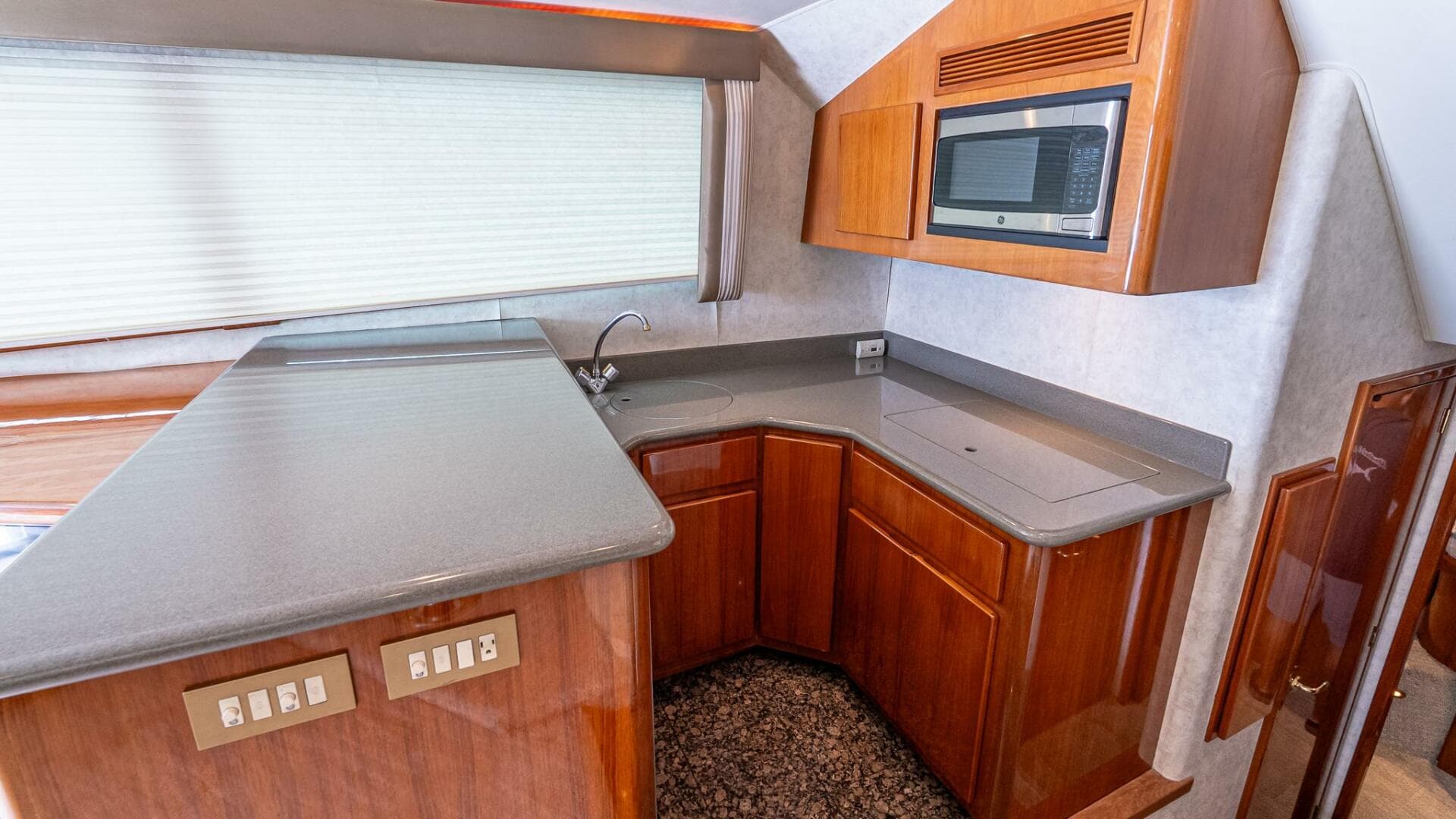 2003 Egg Harbor 42 Convertible — photo 18