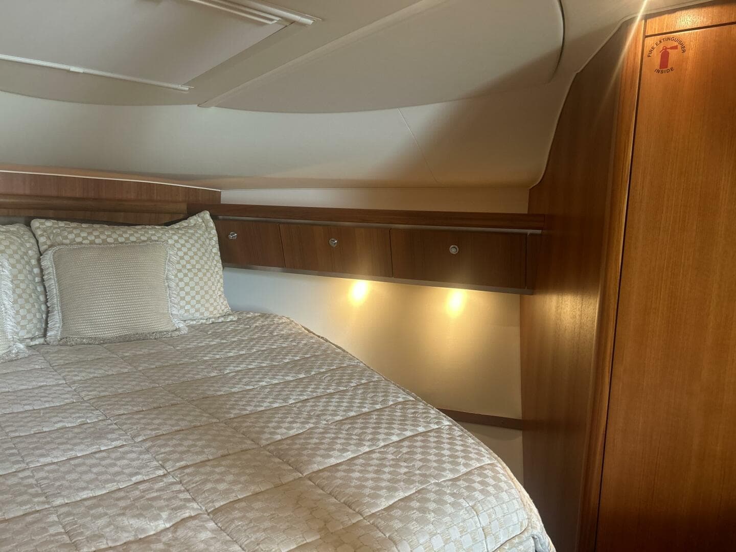 2005 Tiara Yachts — photo 32