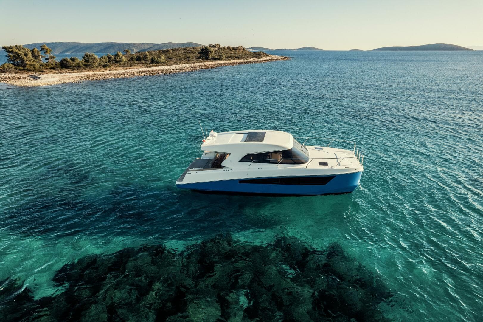 2025 Makai M37 — photo 18