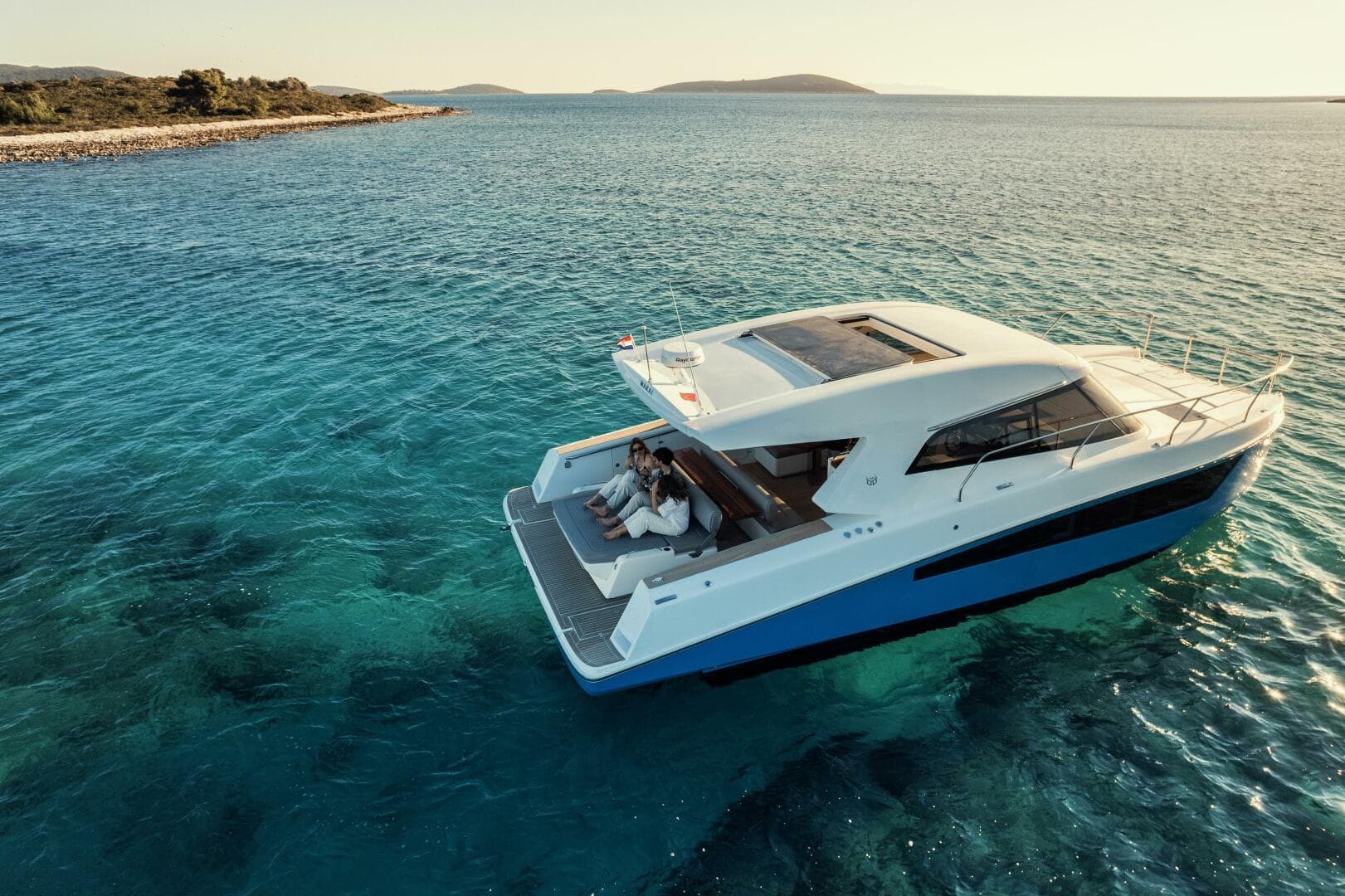 2025 Makai M37 — photo 20