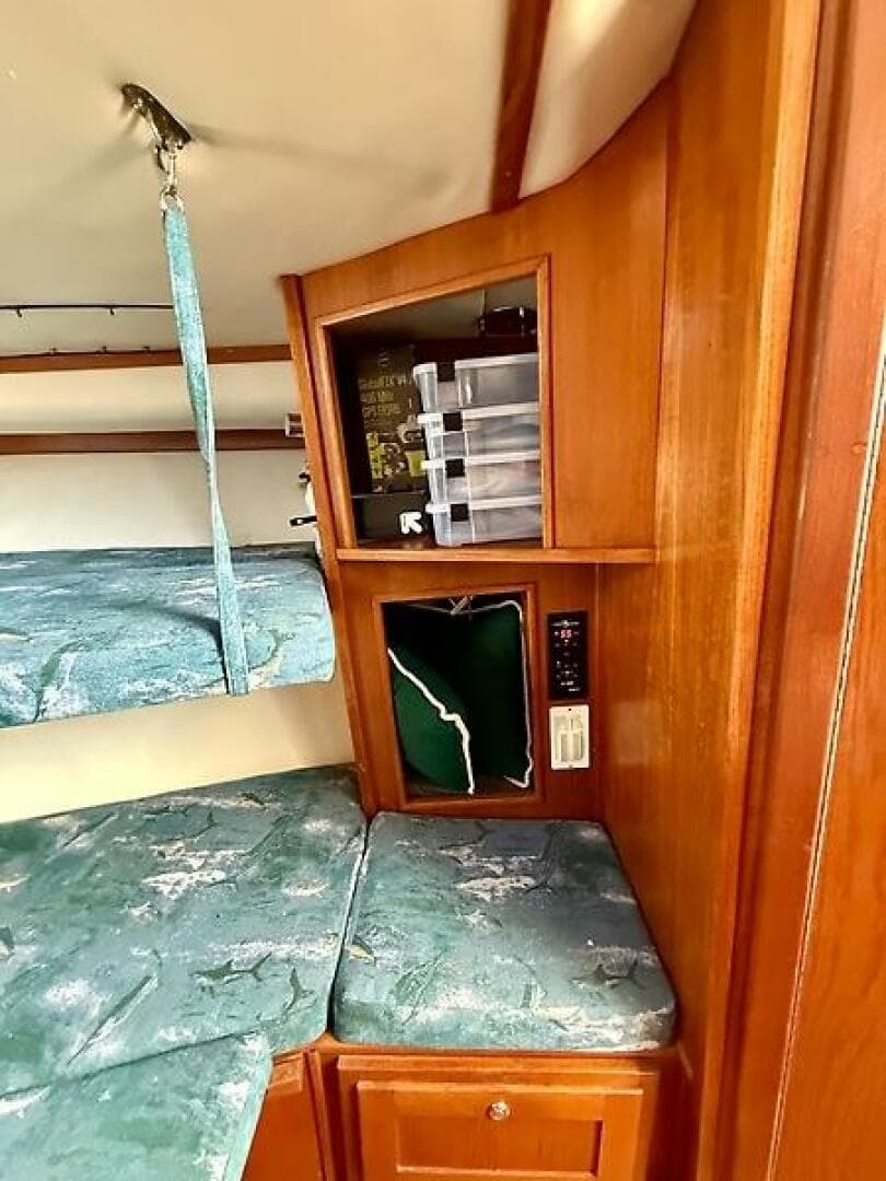 2004 Albemarle 320 Express Fisherman — photo 31