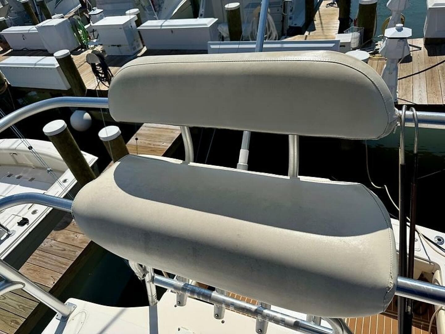 2004 Albemarle 320 Express Fisherman — photo 25