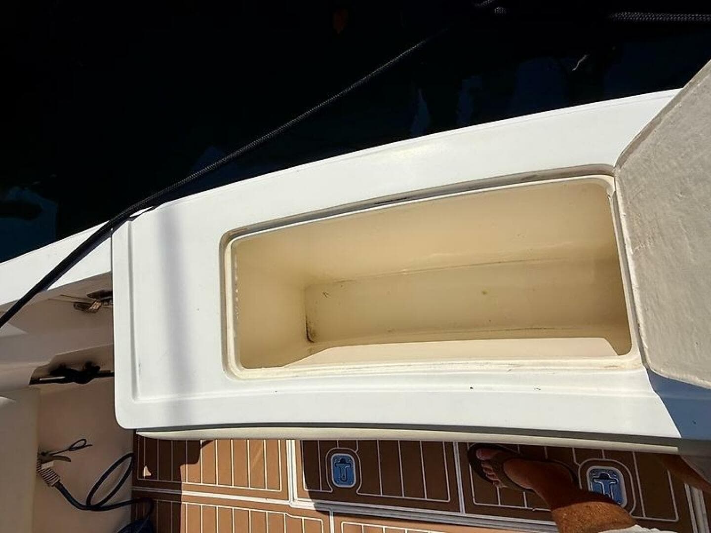 2004 Albemarle 320 Express Fisherman — photo 21