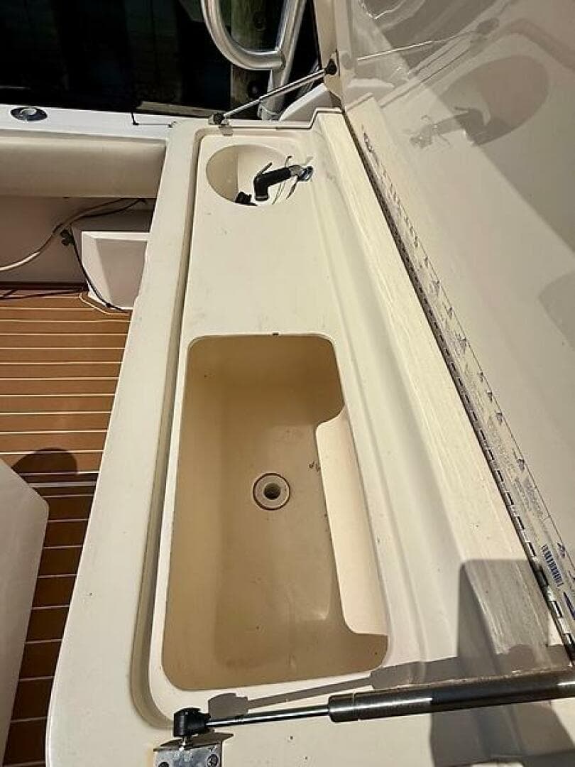 2004 Albemarle 320 Express Fisherman — photo 20