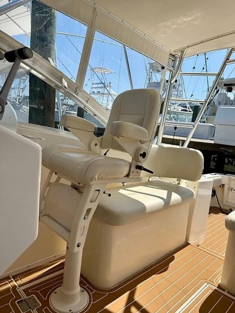 2004 Albemarle 320 Express Fisherman — photo 32