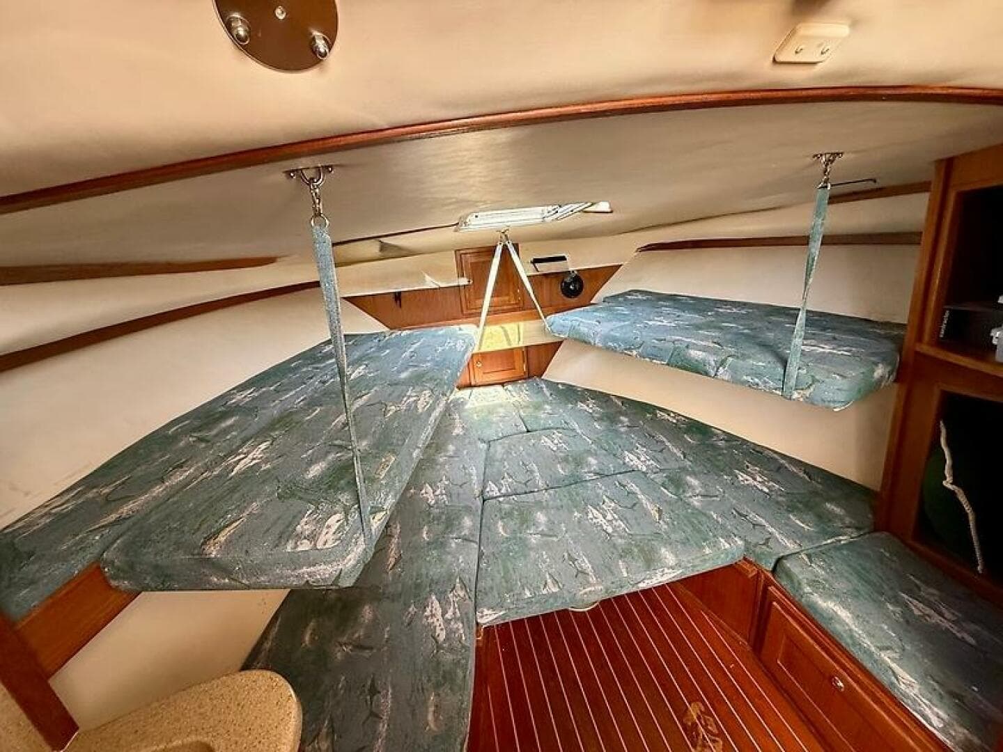 2004 Albemarle 320 Express Fisherman — photo 30