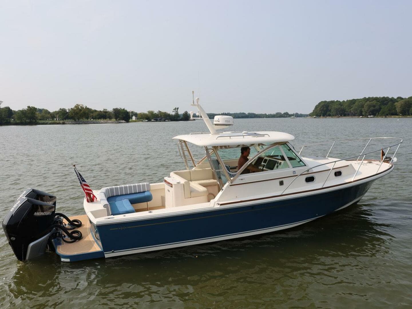 2020 Hunt Yachts Surfhunter 32 — photo 2