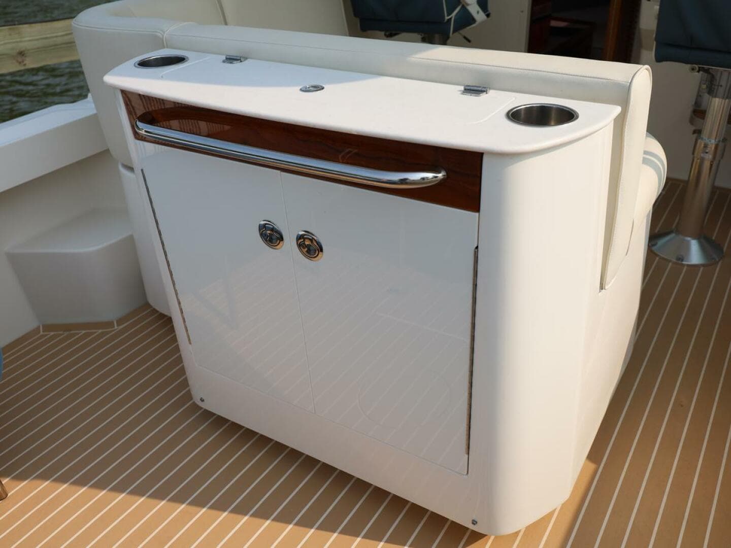 2020 Hunt Yachts Surfhunter 32 — photo 6