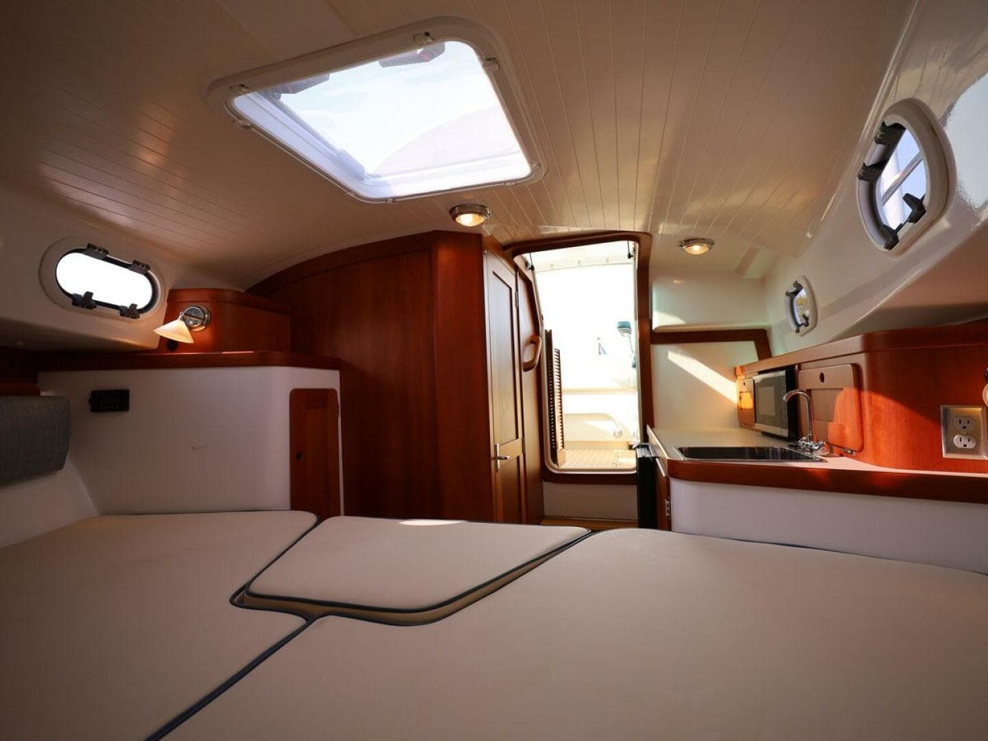 2020 Hunt Yachts Surfhunter 32 — photo 21