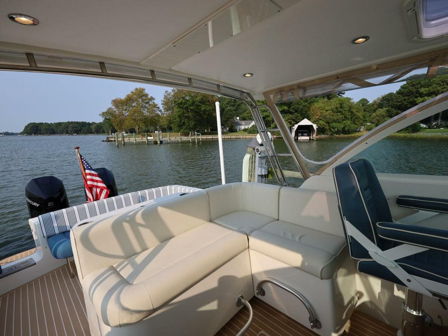 2020 Hunt Yachts Surfhunter 32 — photo 9