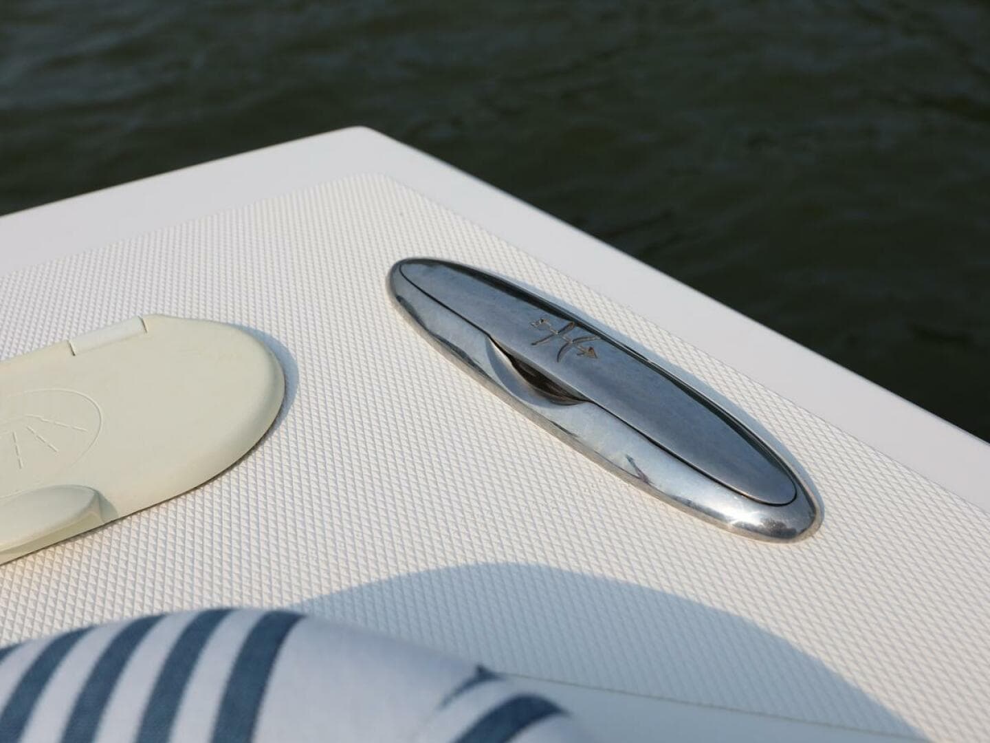 2020 Hunt Yachts Surfhunter 32 — photo 7