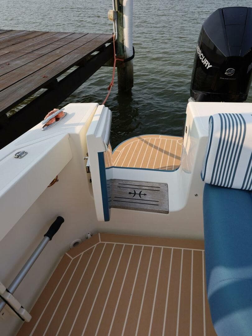 2020 Hunt Yachts Surfhunter 32 — photo 4