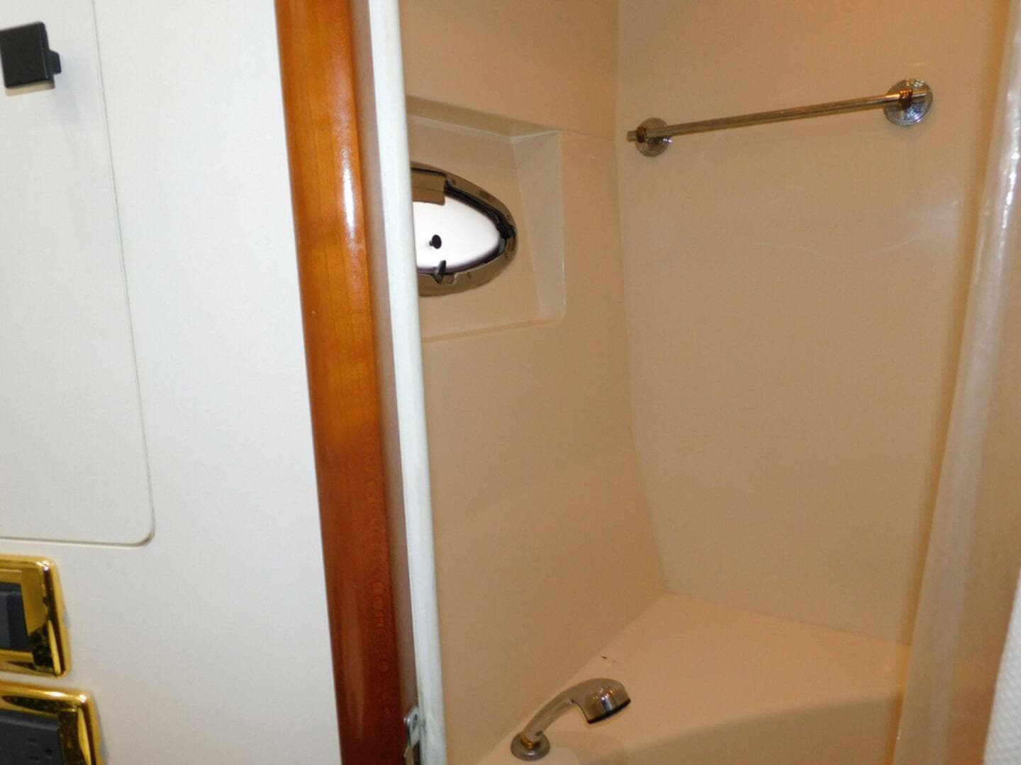 2002 Carver 570 Voyager Pilothouse — photo 32