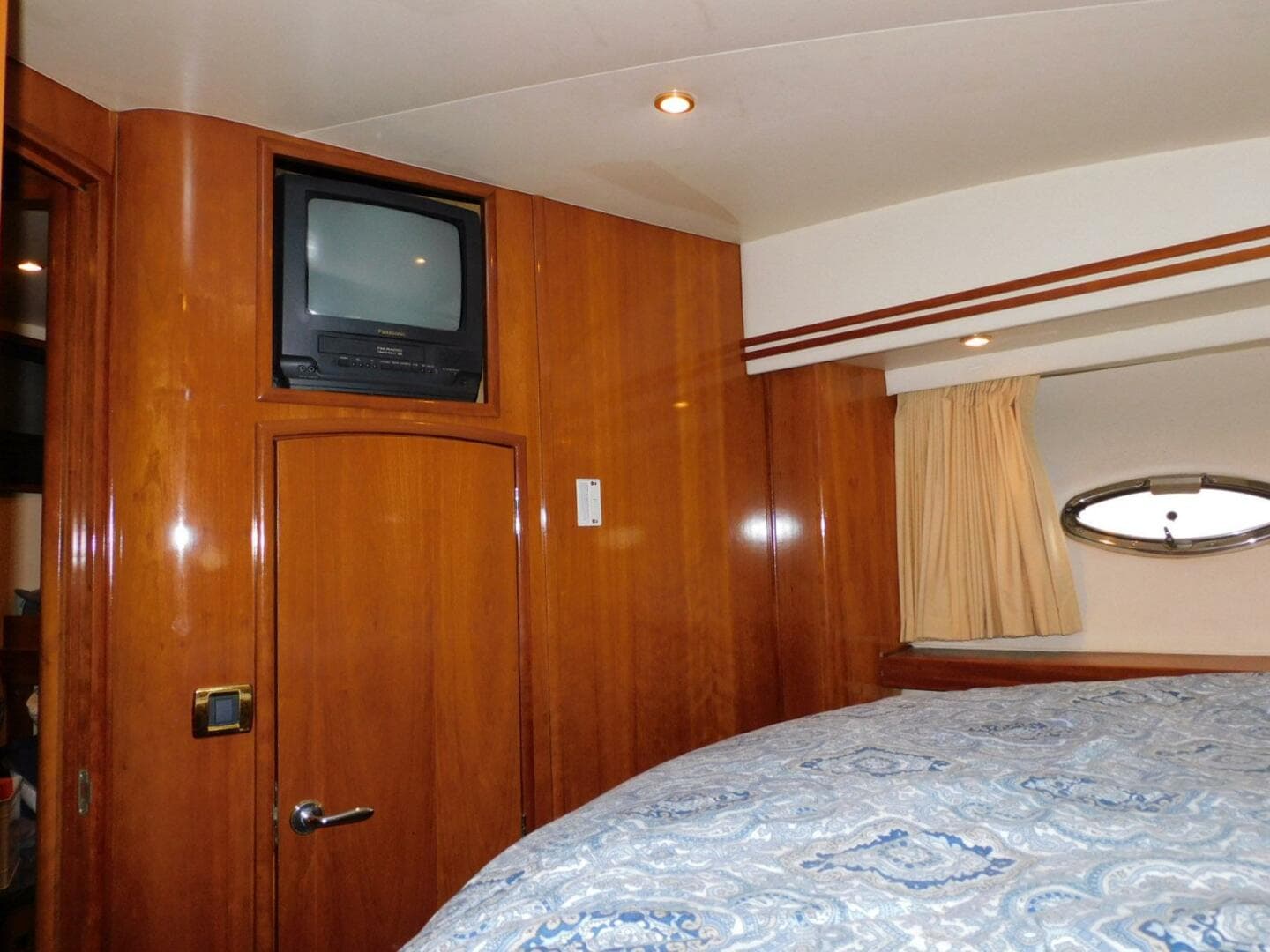 2002 Carver 570 Voyager Pilothouse — photo 24