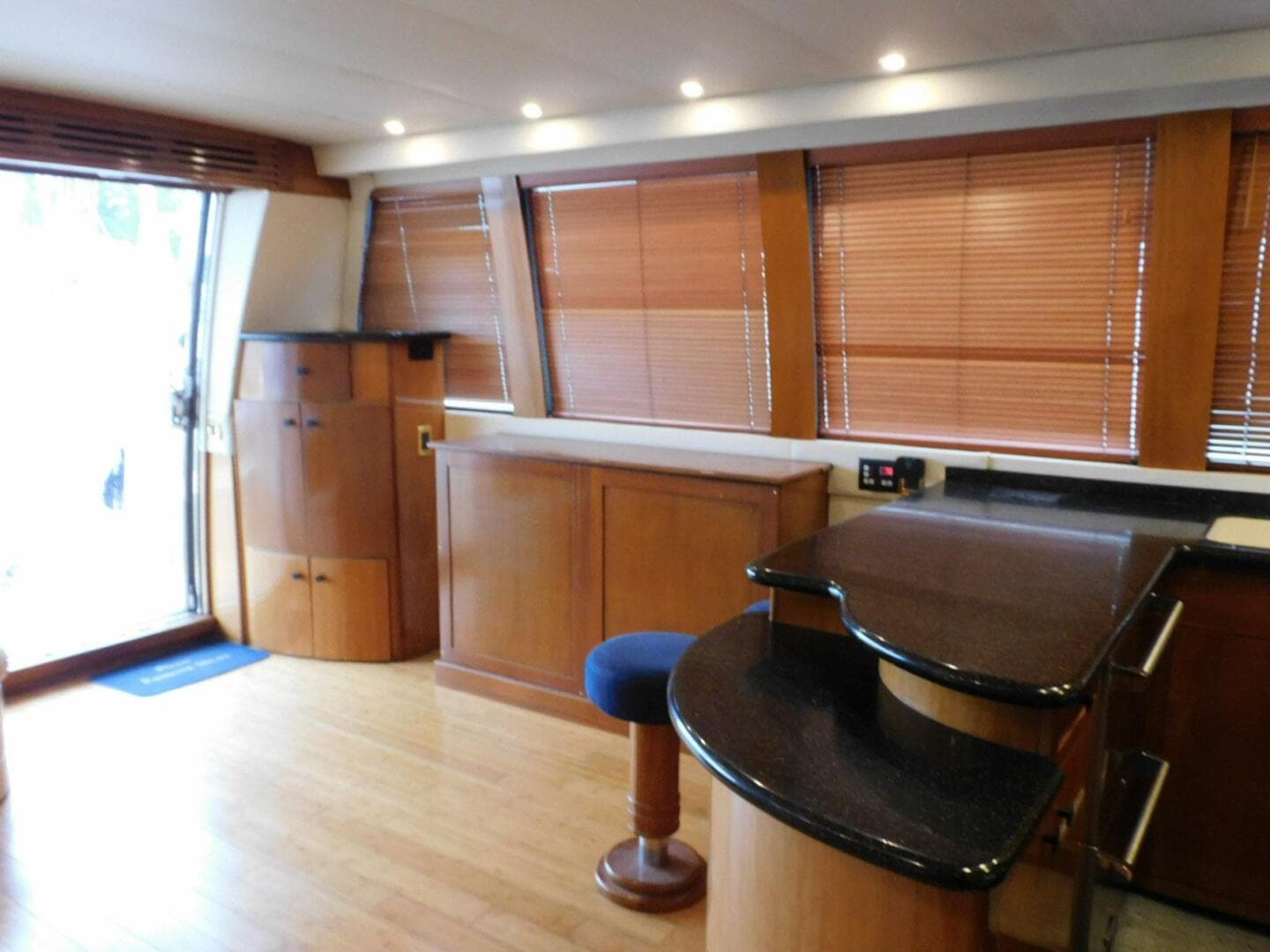 2002 Carver 570 Voyager Pilothouse — photo 6