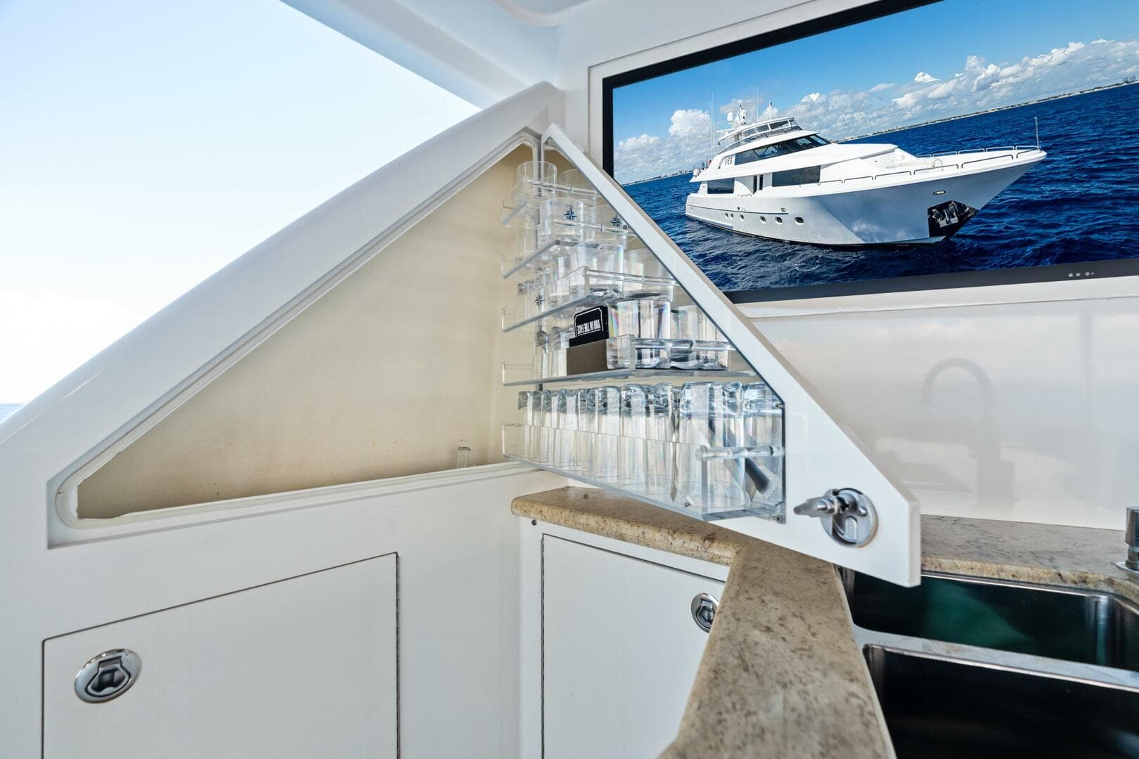 2011 Westport 112 — photo 20