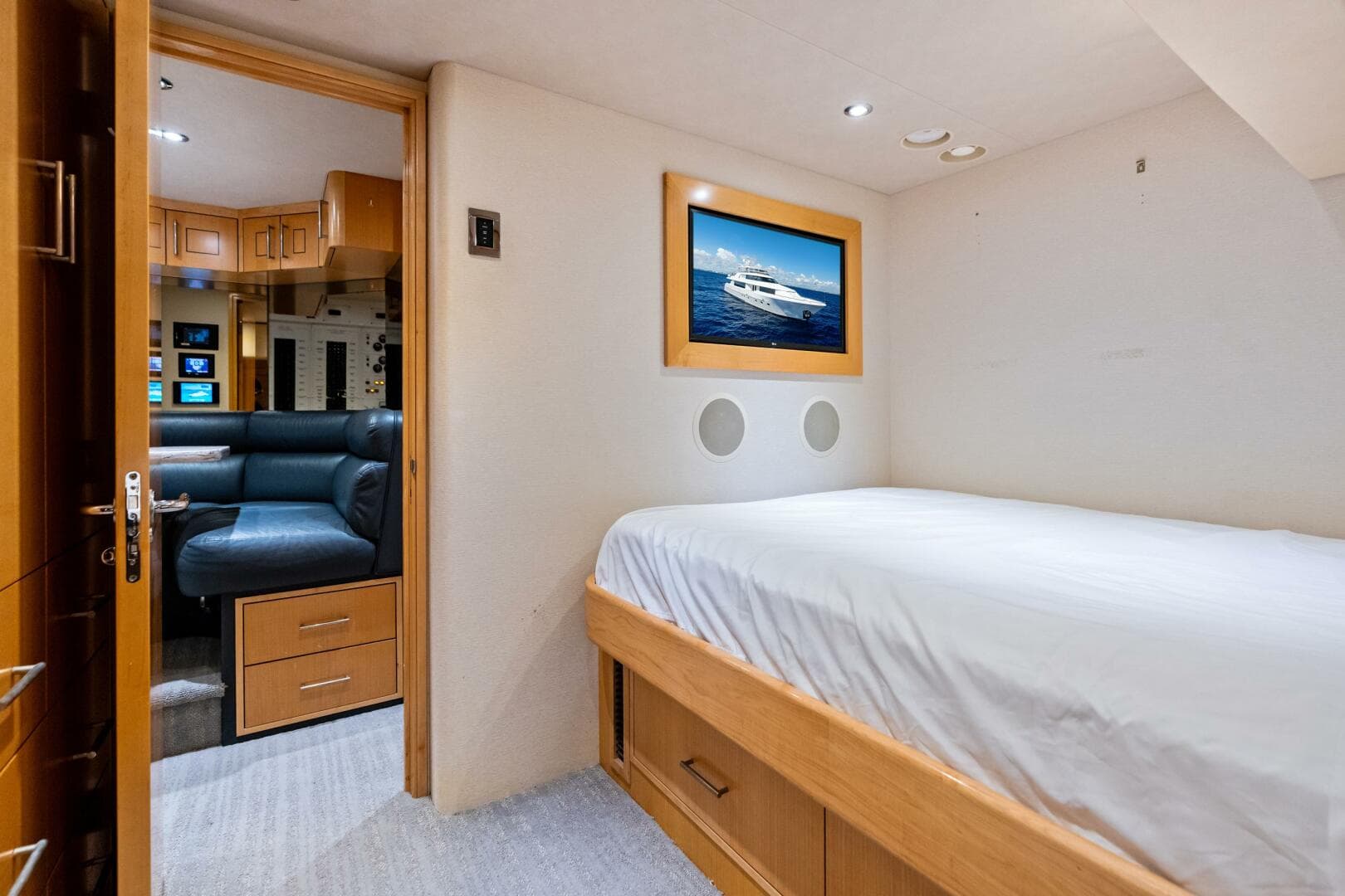 2011 Westport 112 — photo 73