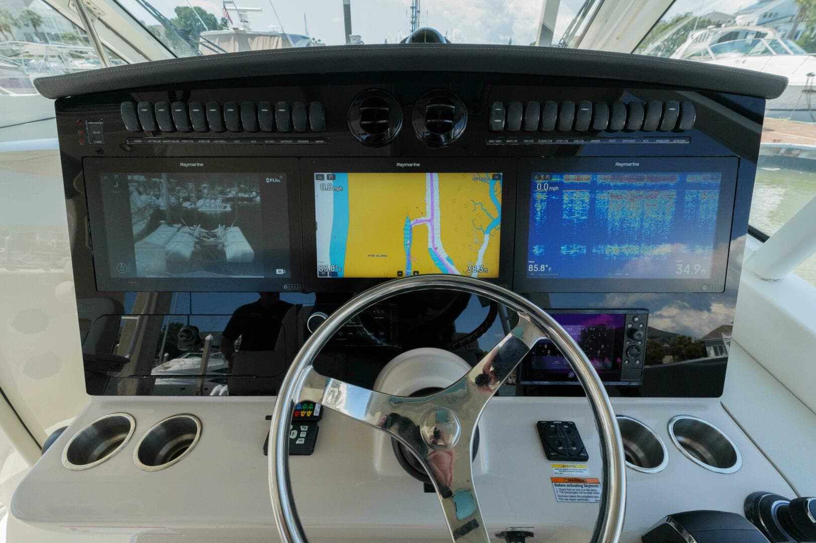 2022 Boston Whaler — photo 25