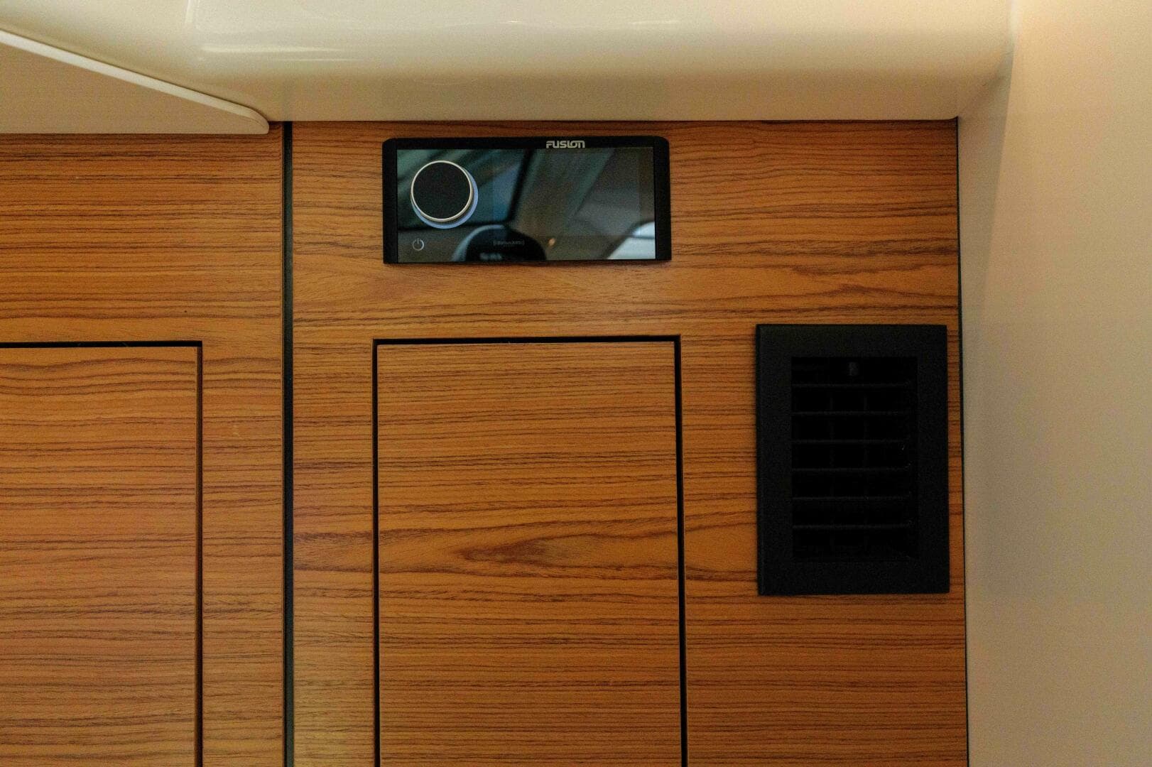 2022 Boston Whaler — photo 35