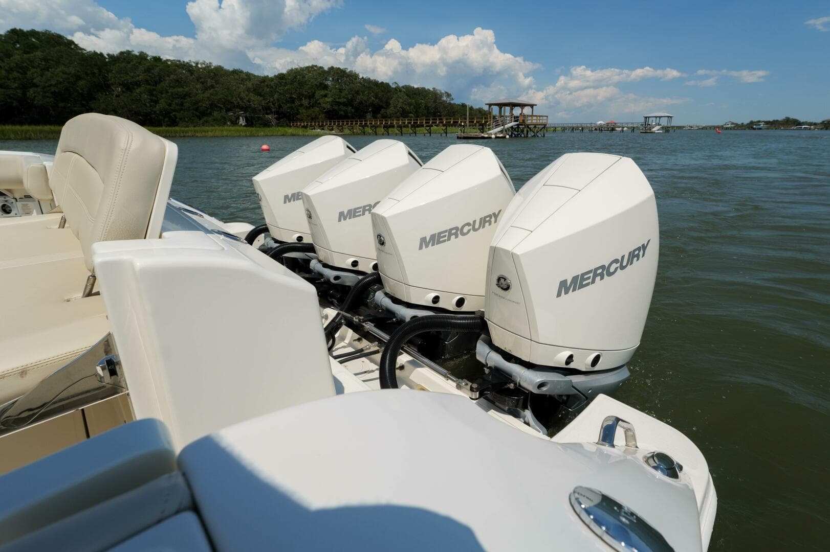 2022 Boston Whaler — photo 18
