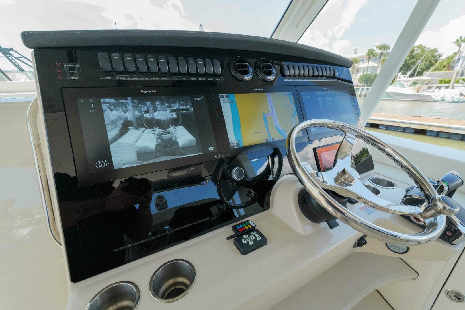 2022 Boston Whaler — photo 24