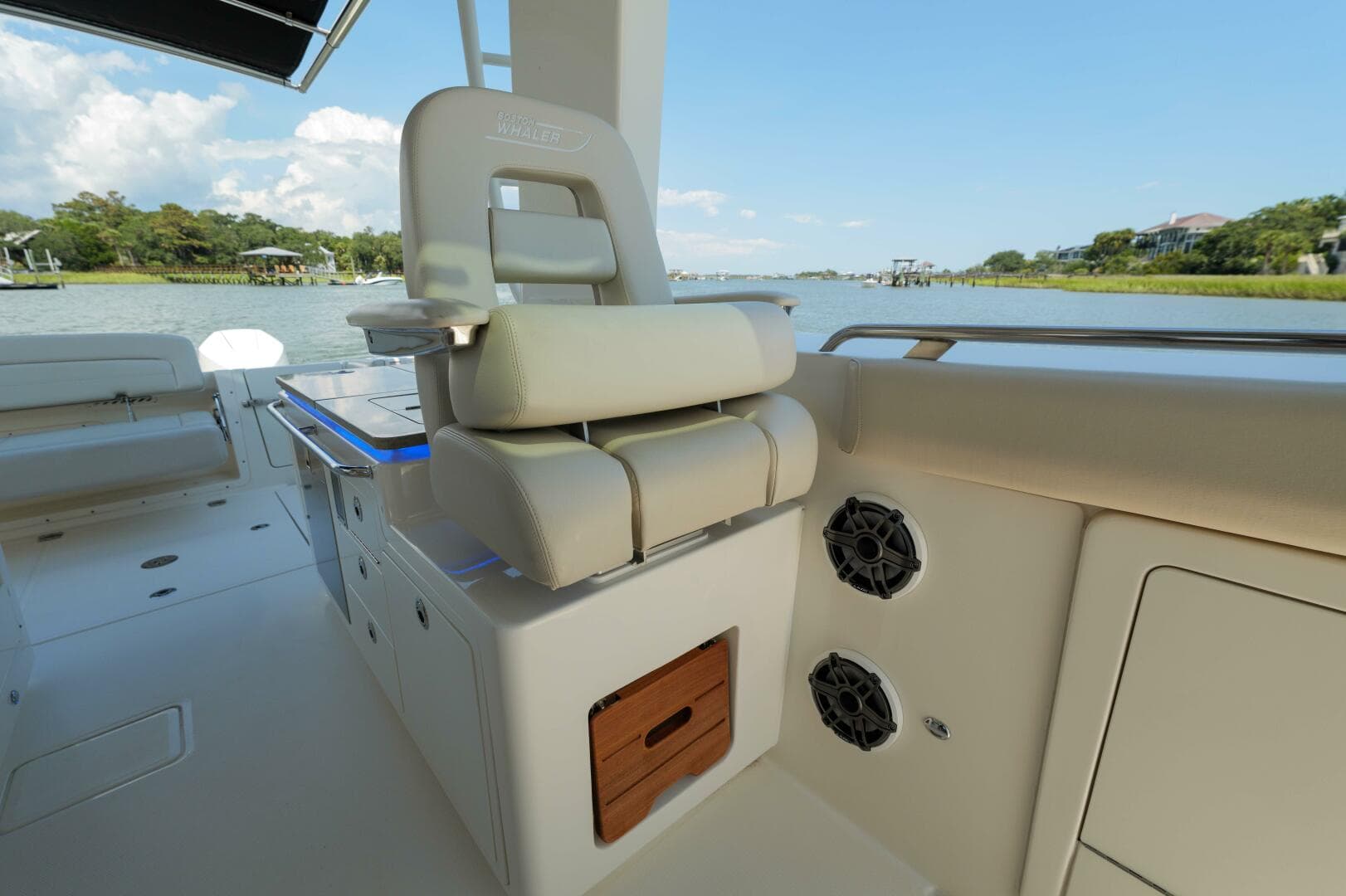 2022 Boston Whaler — photo 21