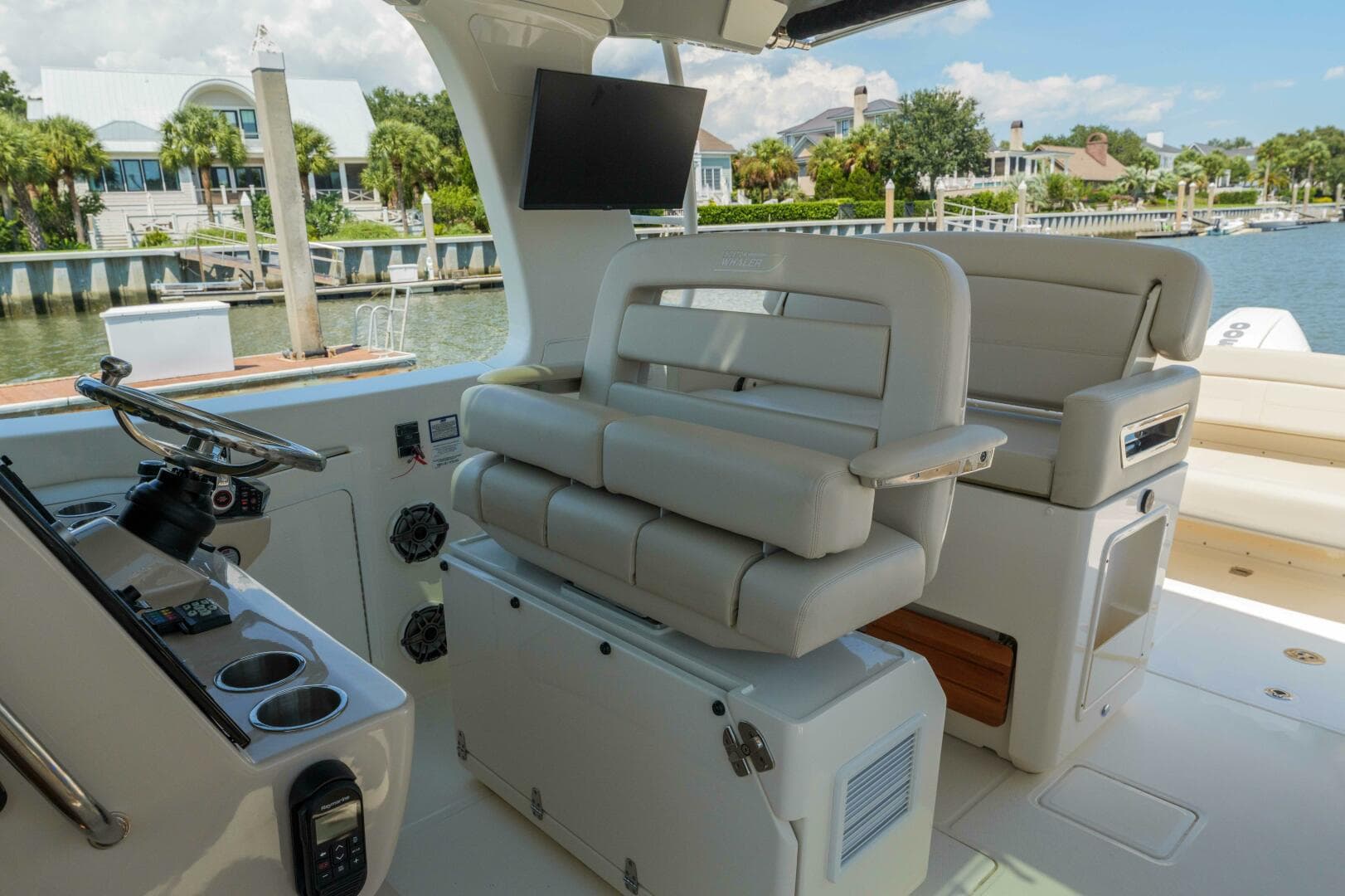 2022 Boston Whaler — photo 23