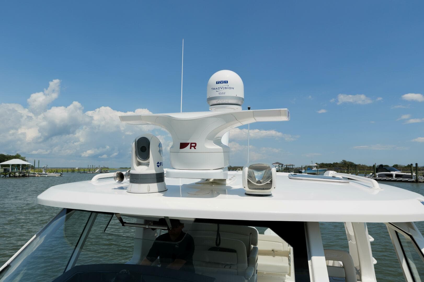 2022 Boston Whaler — photo 13