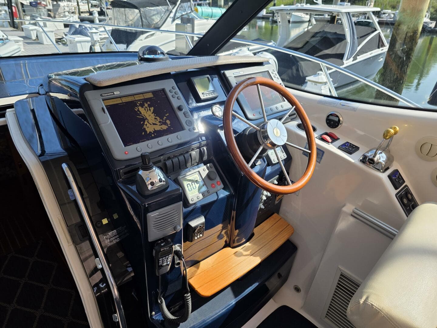 2007 Tiara Yachts 3900 Sovran — photo 9