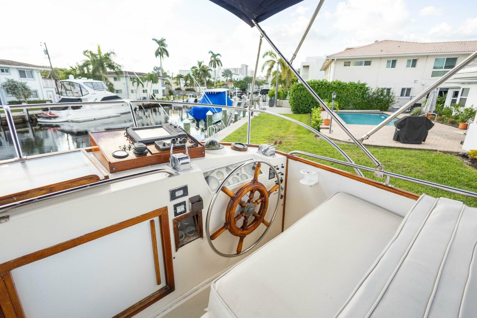 1985 Grand Banks Classic — photo 31